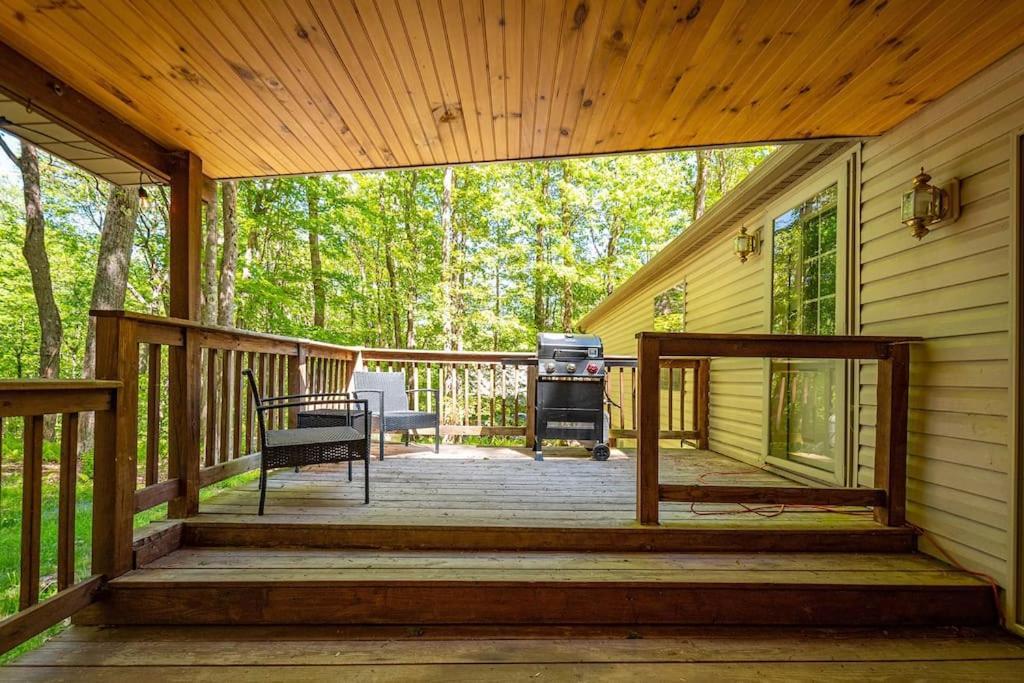 *Entire House • Sleeps 9 • Hot Tub • Pets Welcome* McHenry Dış mekan fotoğraf